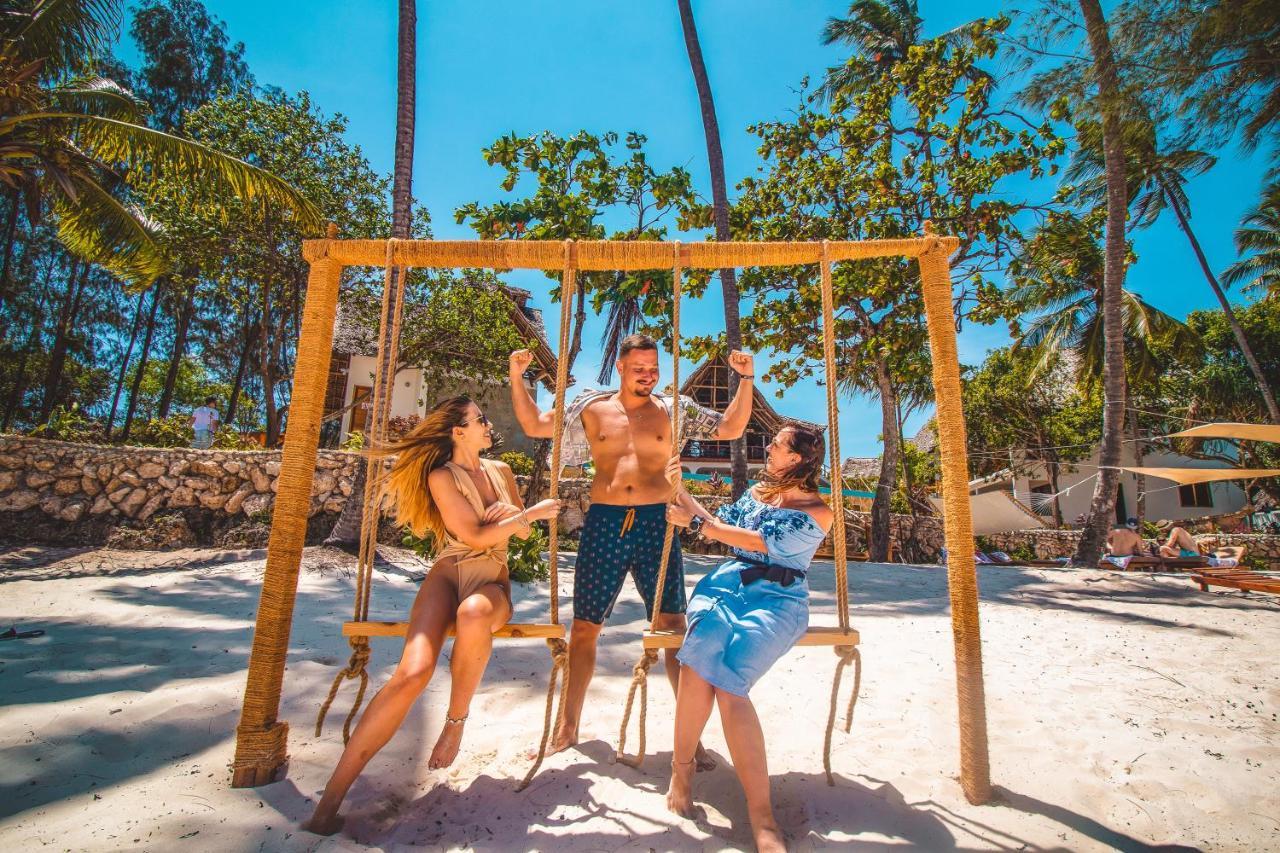 Zanzibella Hotel & Spa Kiwengwa  Extérieur photo Swinging at the beach