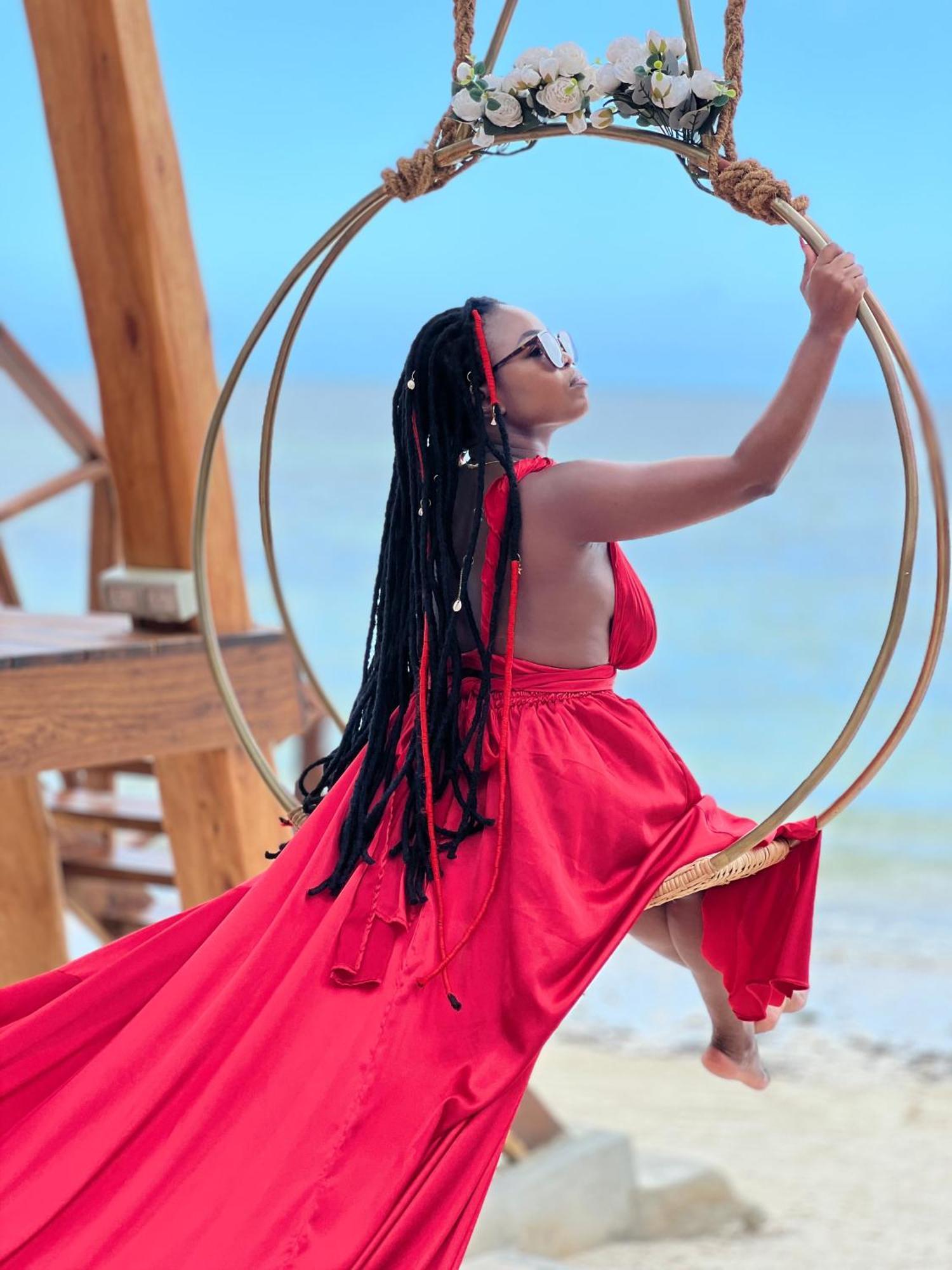 Zanzibella Hotel & Spa Kiwengwa  Extérieur photo A woman with locs